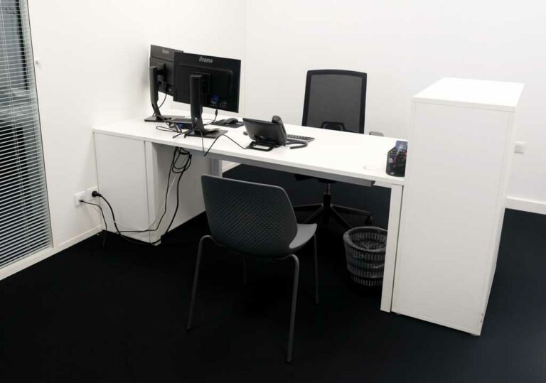 Bureau et rangement EOL - Chaise ergonomique et invité Eurosit